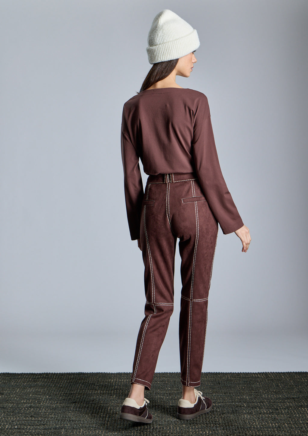 Pantalón ALBA CONDE marrón con pespuntes