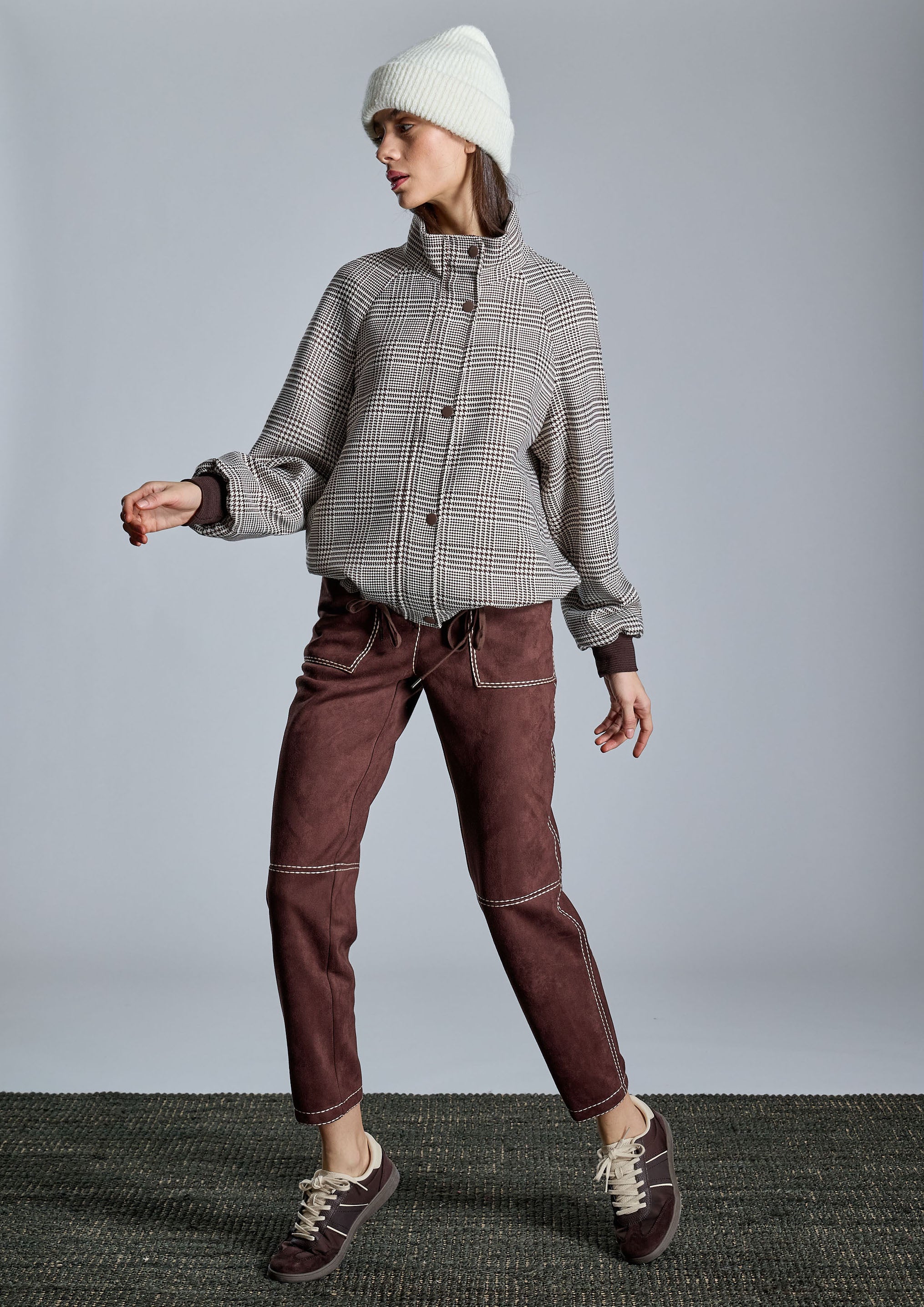 Pantalón ALBA CONDE marrón con pespuntes