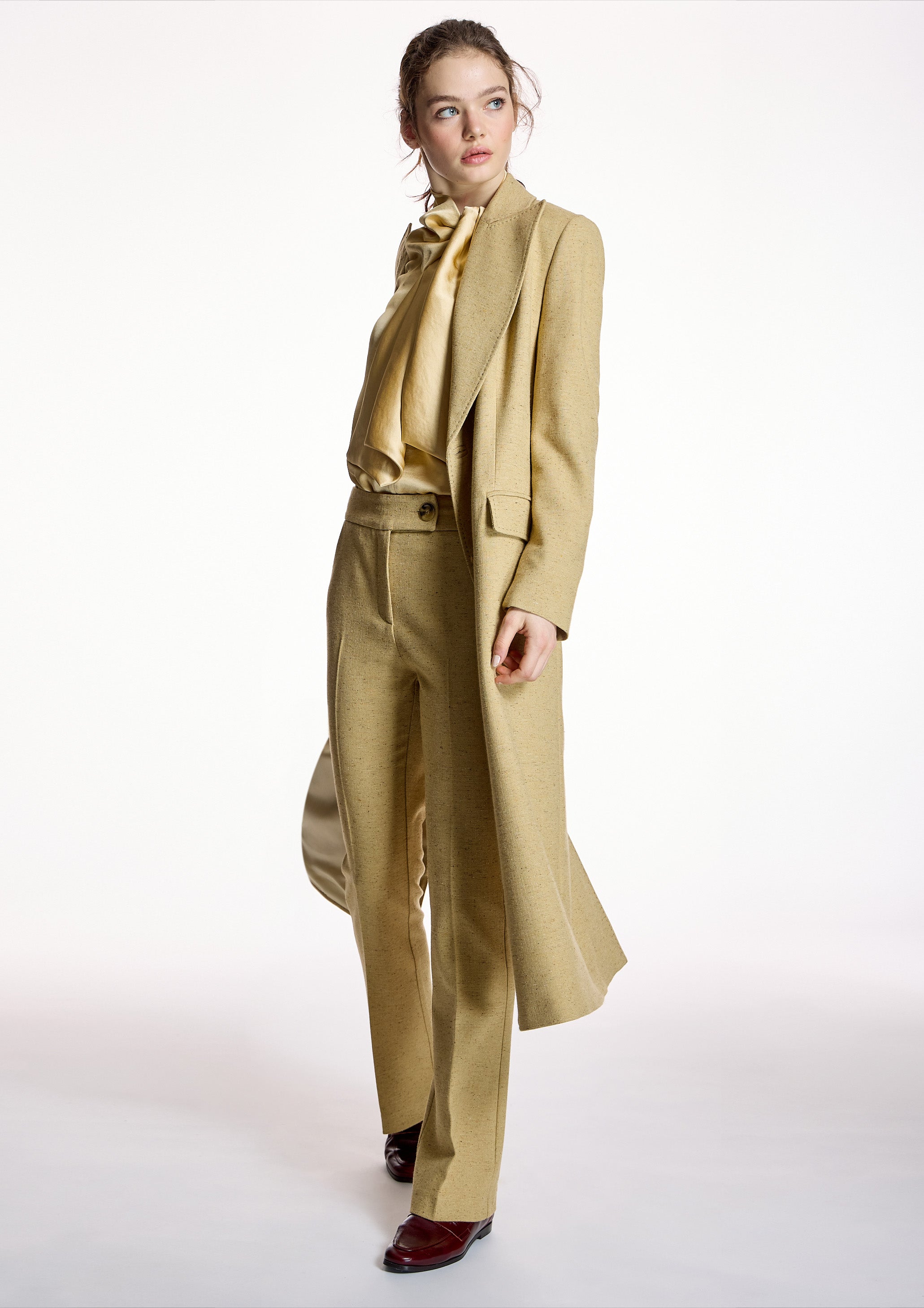 Pantalón ALBA CONDE semientallado amarillo