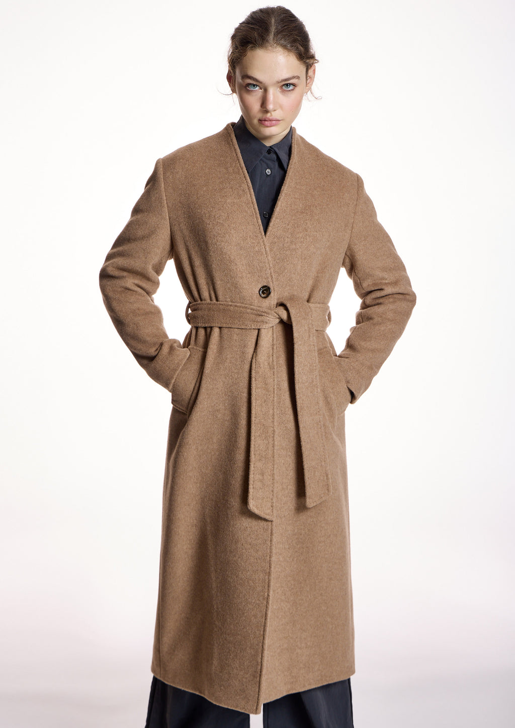 Abrigo ALBA CONDE largo color topo