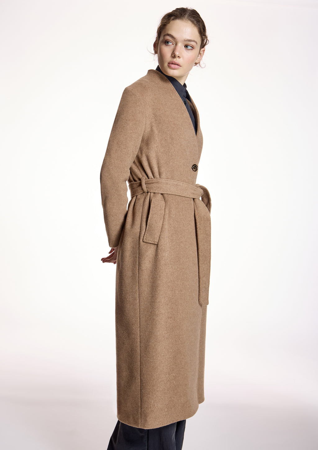 Abrigo ALBA CONDE largo color topo