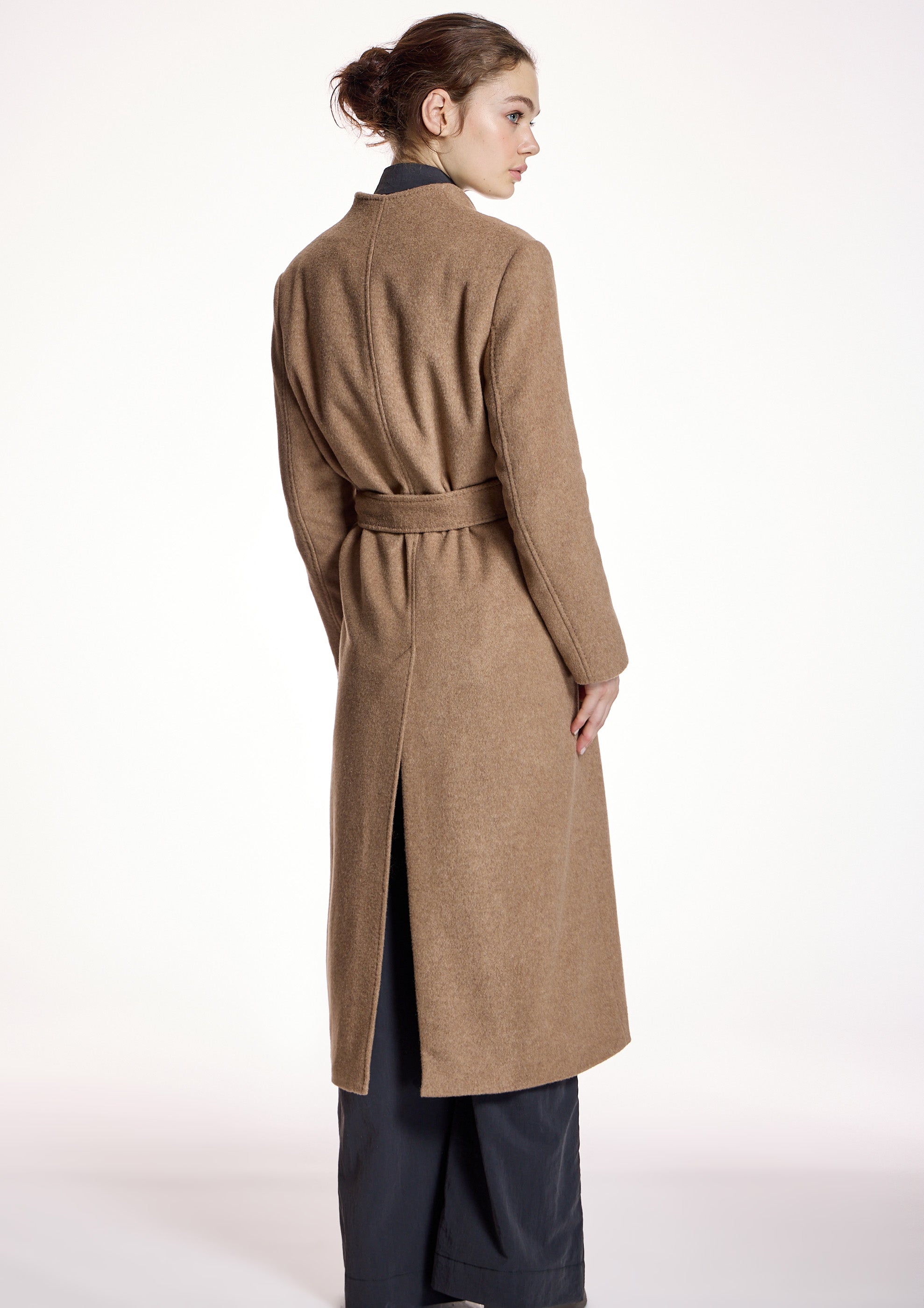 Abrigo ALBA CONDE largo color topo