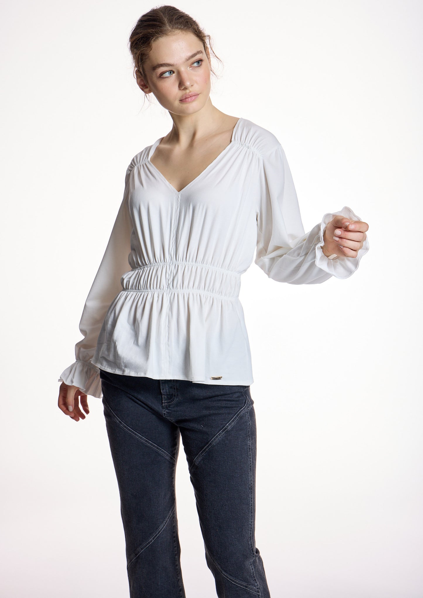 Camiseta ALBA CONDE blanca con frunces