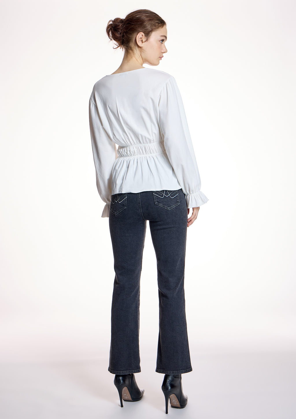 Camiseta ALBA CONDE blanca con frunces