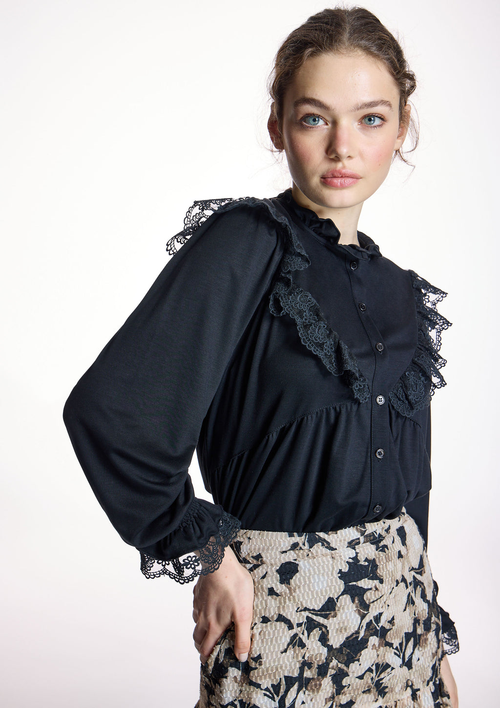 Camiseta ALBA CONDE con puntilla