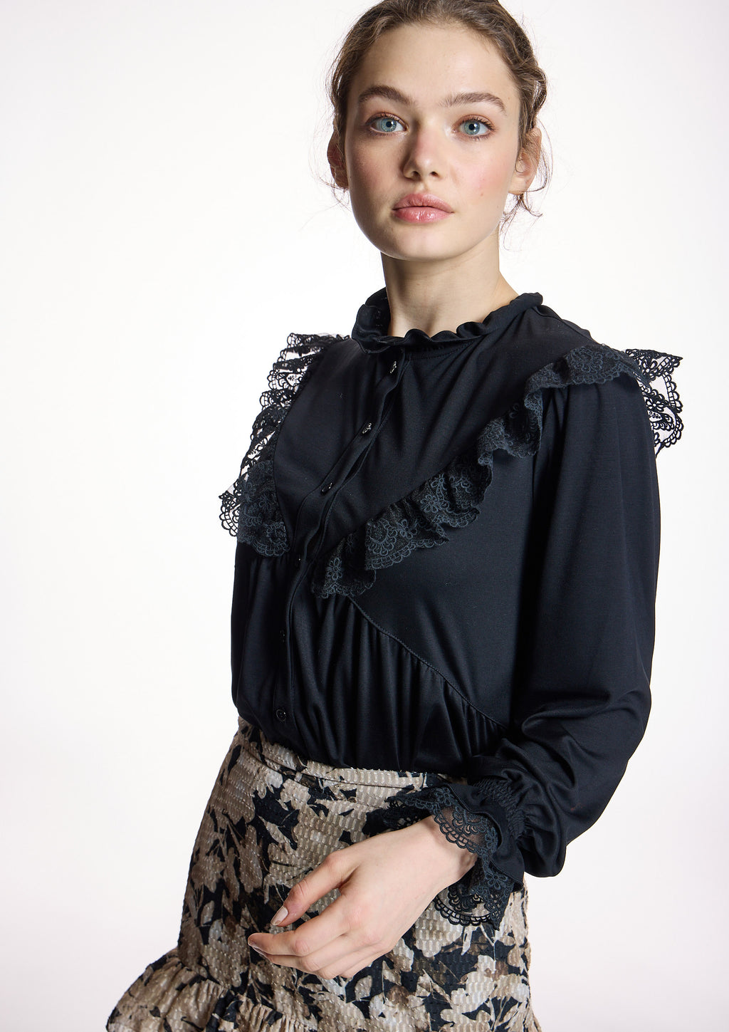 Camiseta ALBA CONDE con puntilla