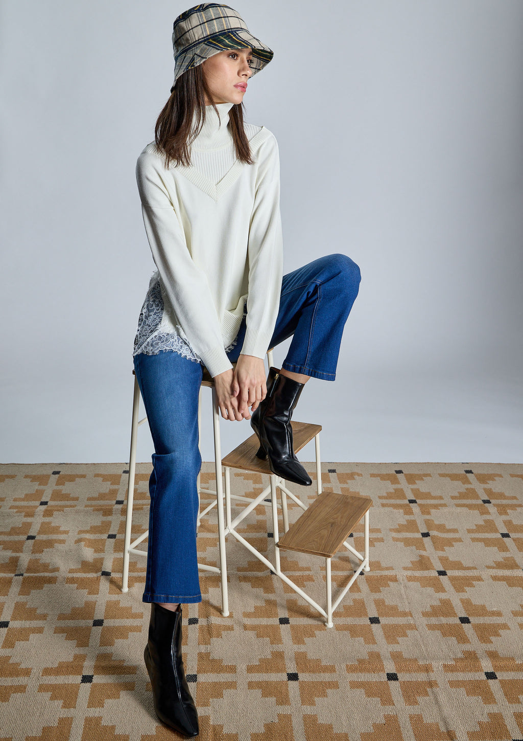 Jersey ALBA CONDE crudo detalle puntilla