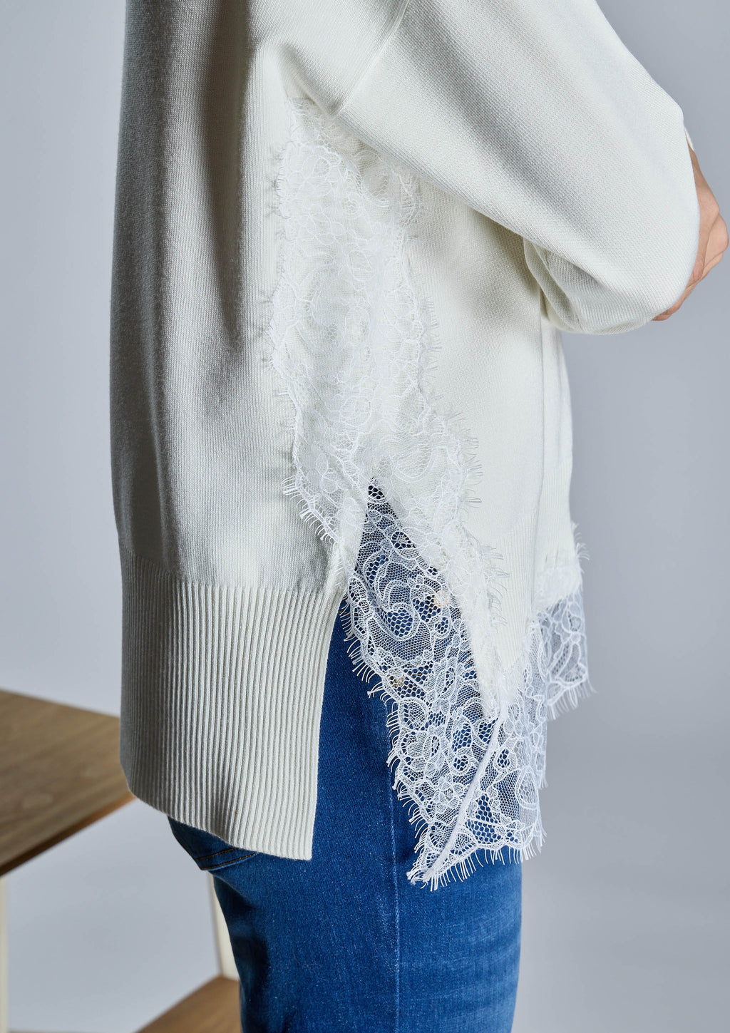 Jersey ALBA CONDE crudo detalle puntilla