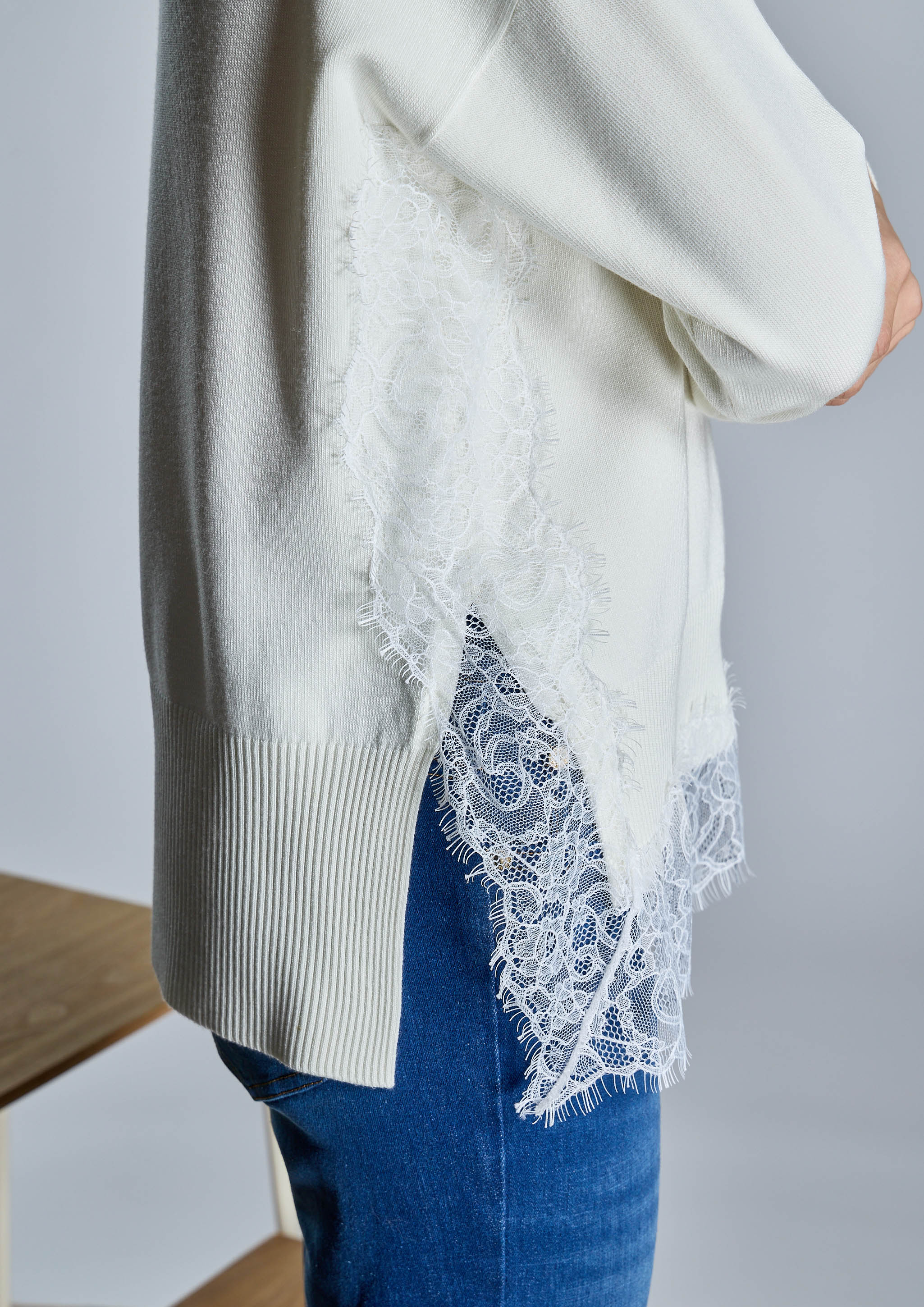 Jersey ALBA CONDE crudo detalle puntilla