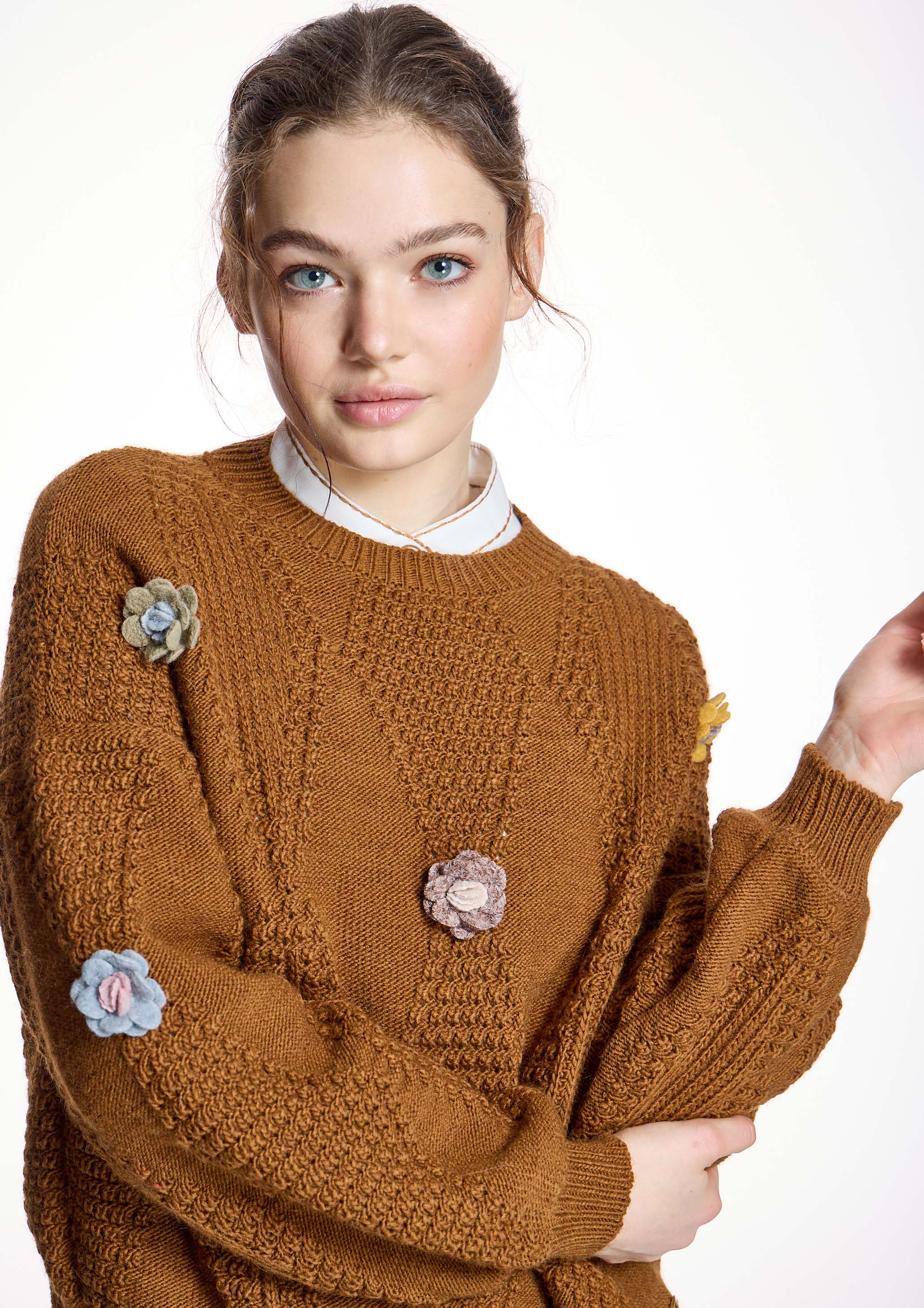 Jersey ALBA CONDE de punto detalle flores