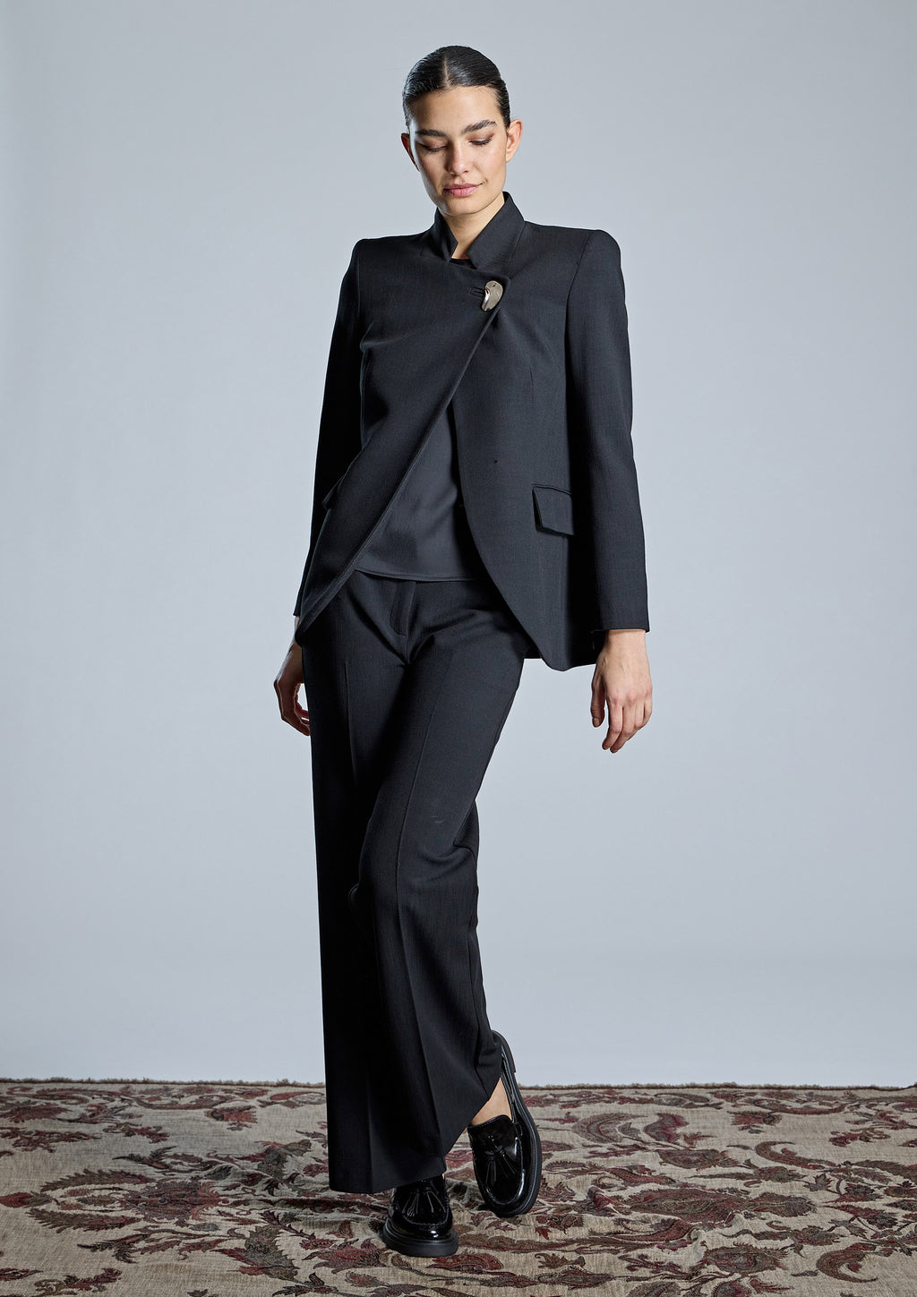 Chaqueta ALBA CONDE negra cruzada