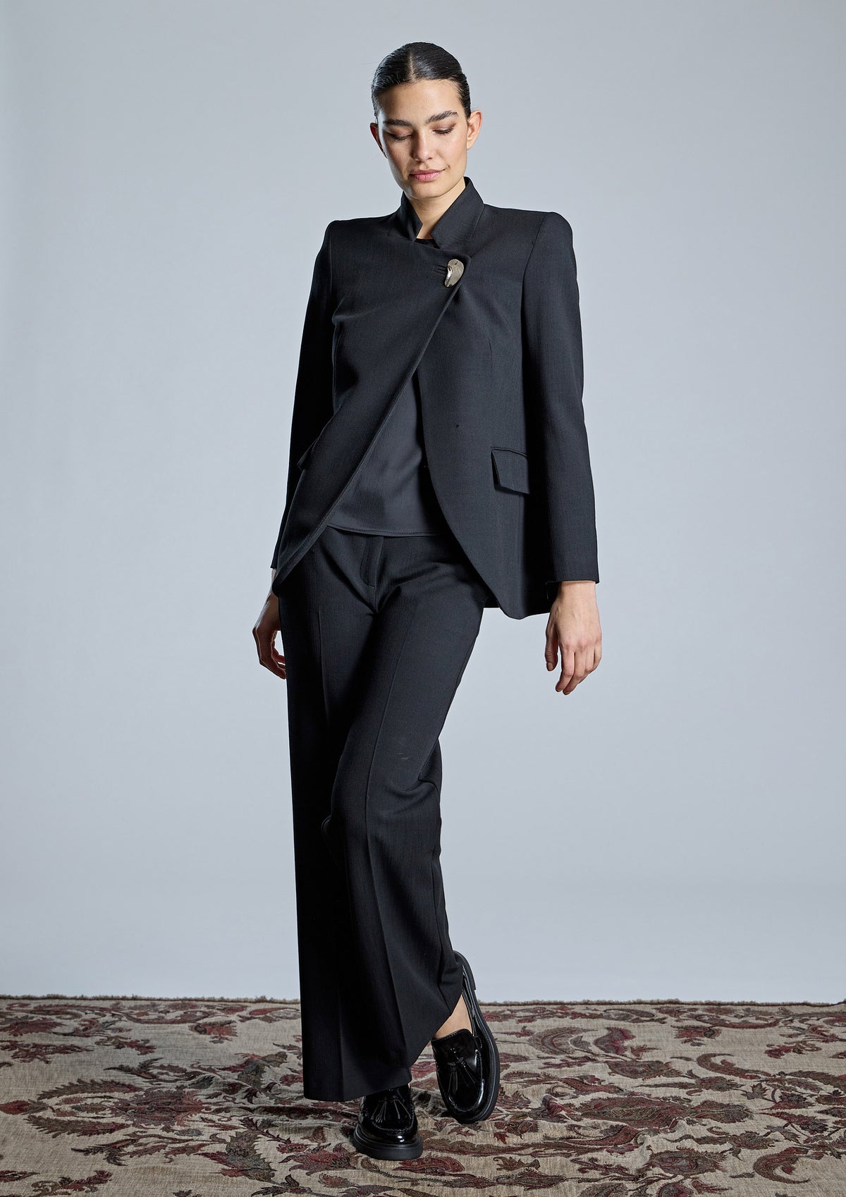 Chaqueta ALBA CONDE negra cruzada