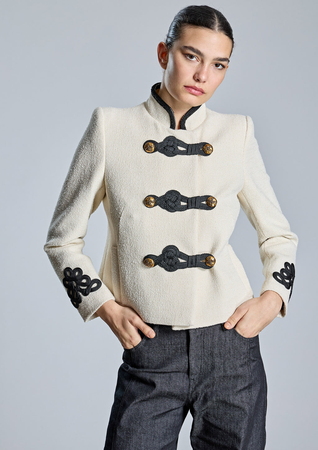 Chaqueta ALBA CONDE cruda con alamares