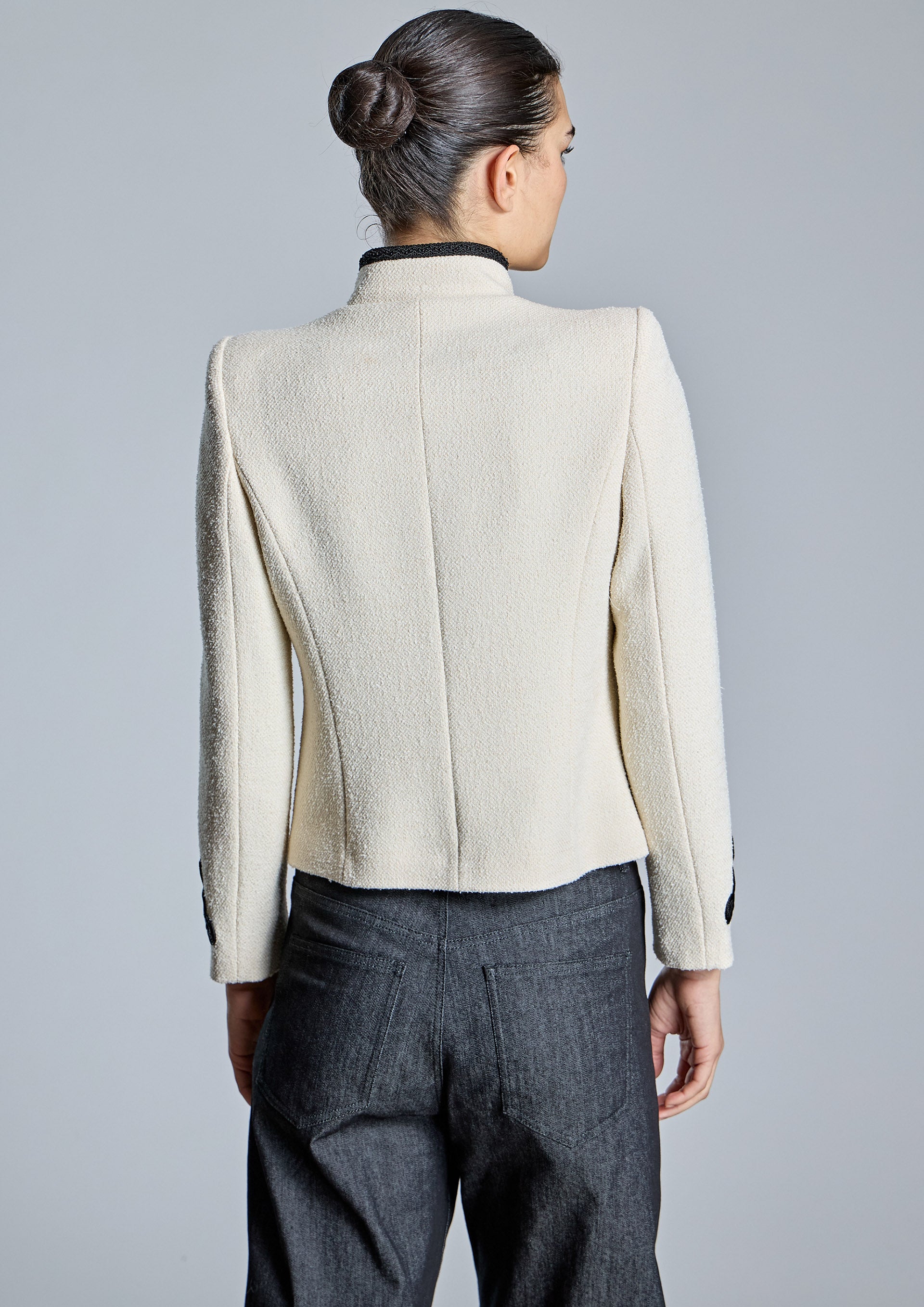 Chaqueta ALBA CONDE cruda con alamares