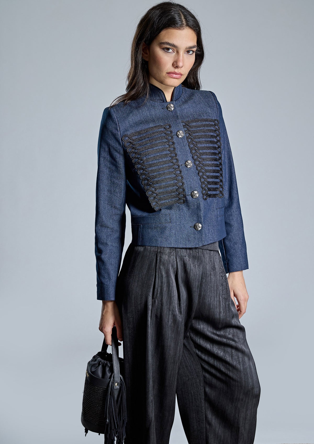 Chaqueta ALBA CONDE denim con detalle de alamares