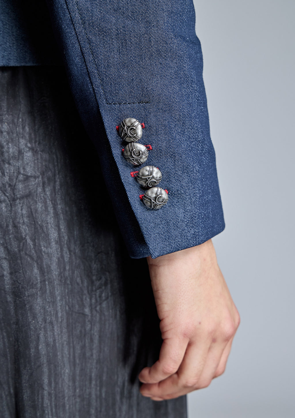 Chaqueta ALBA CONDE denim con detalle de alamares