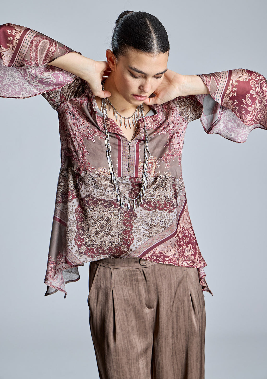 Blusa ALBA CONDE fluida estampada burdeos