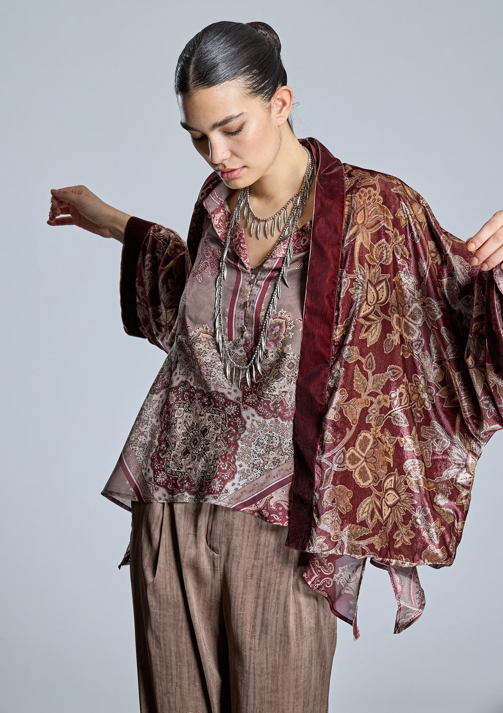 Blusa ALBA CONDE fluida estampada burdeos