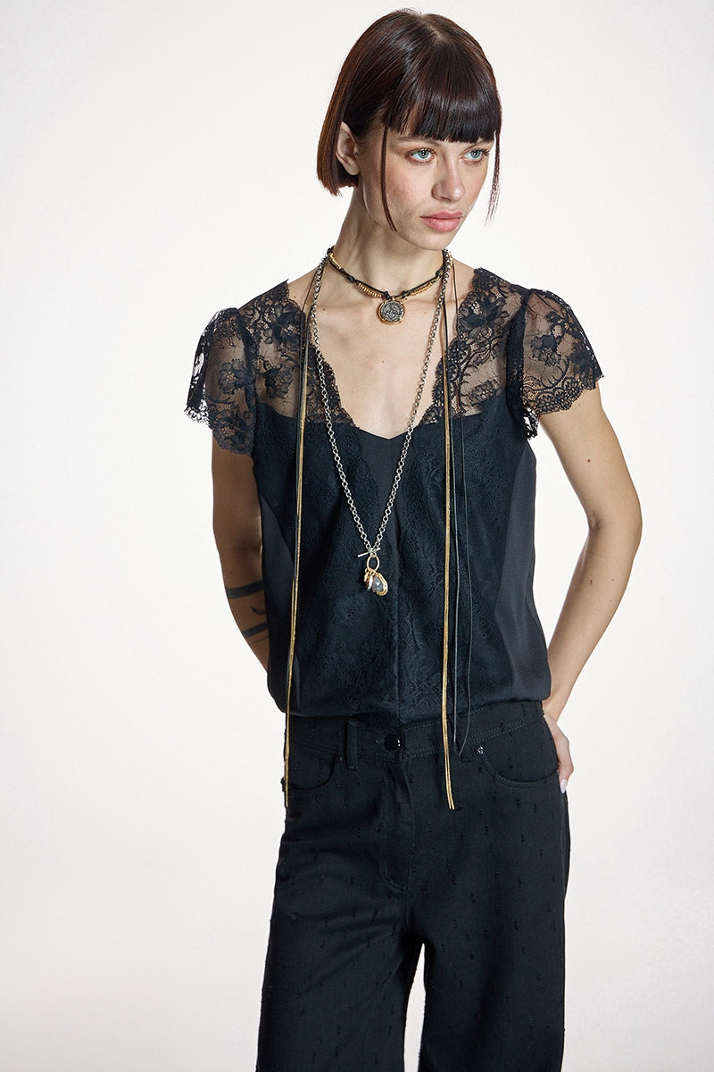 Top ALBA CONDE en raso negro con encaje