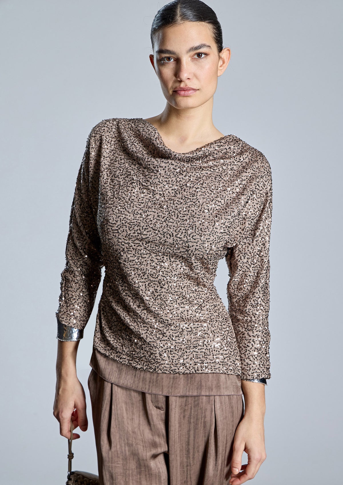 Blusa ALBA CONDE  topo con detalle de lentejuelas