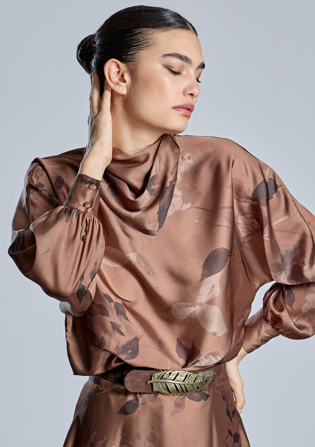 Blusa ALBA CONDE estampada con pañuelo
