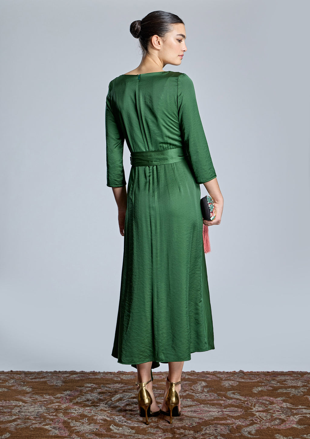 Vestido ALBA CONDE verde satinado