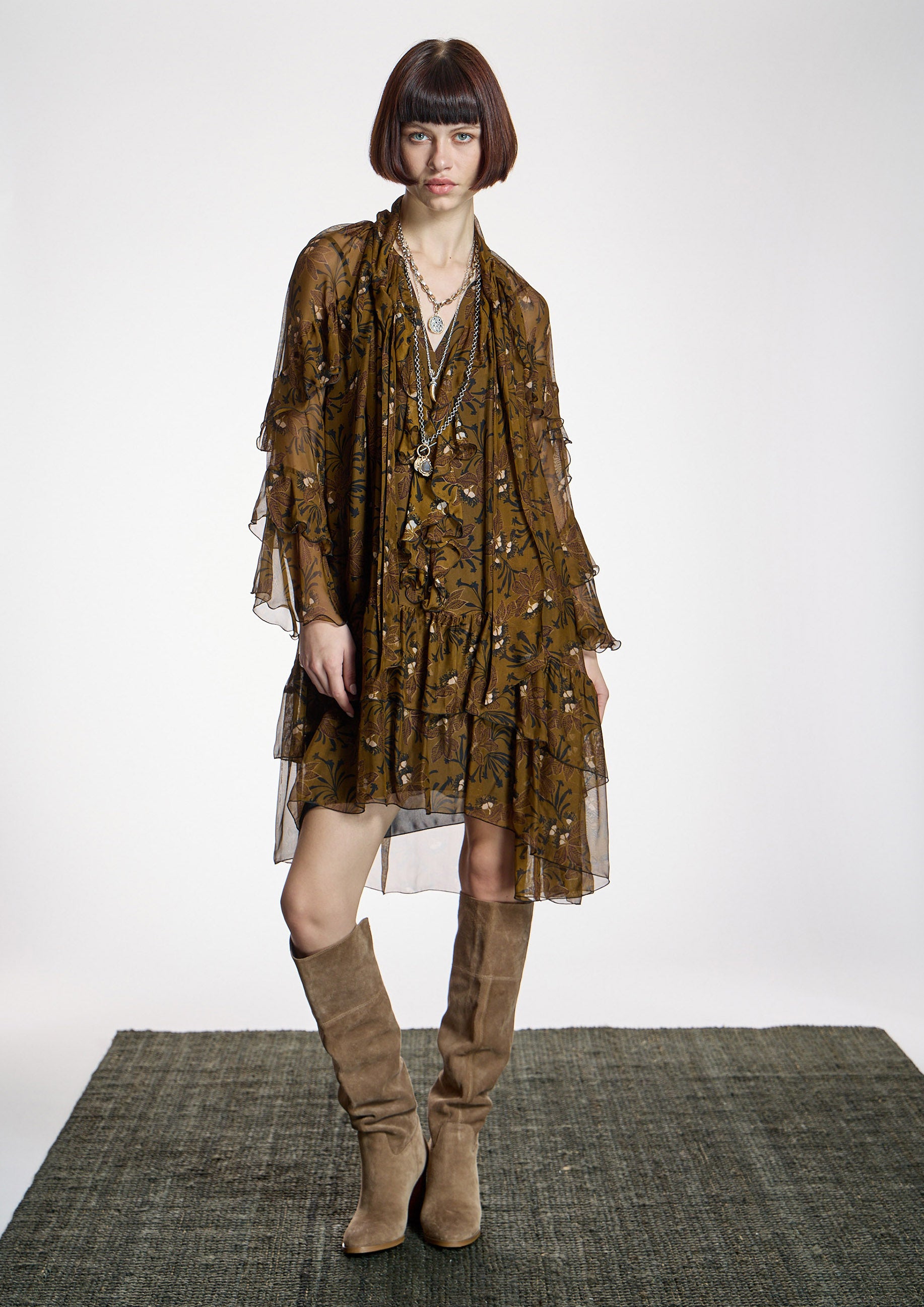 Vestido ALBA CONDE corto de volantes