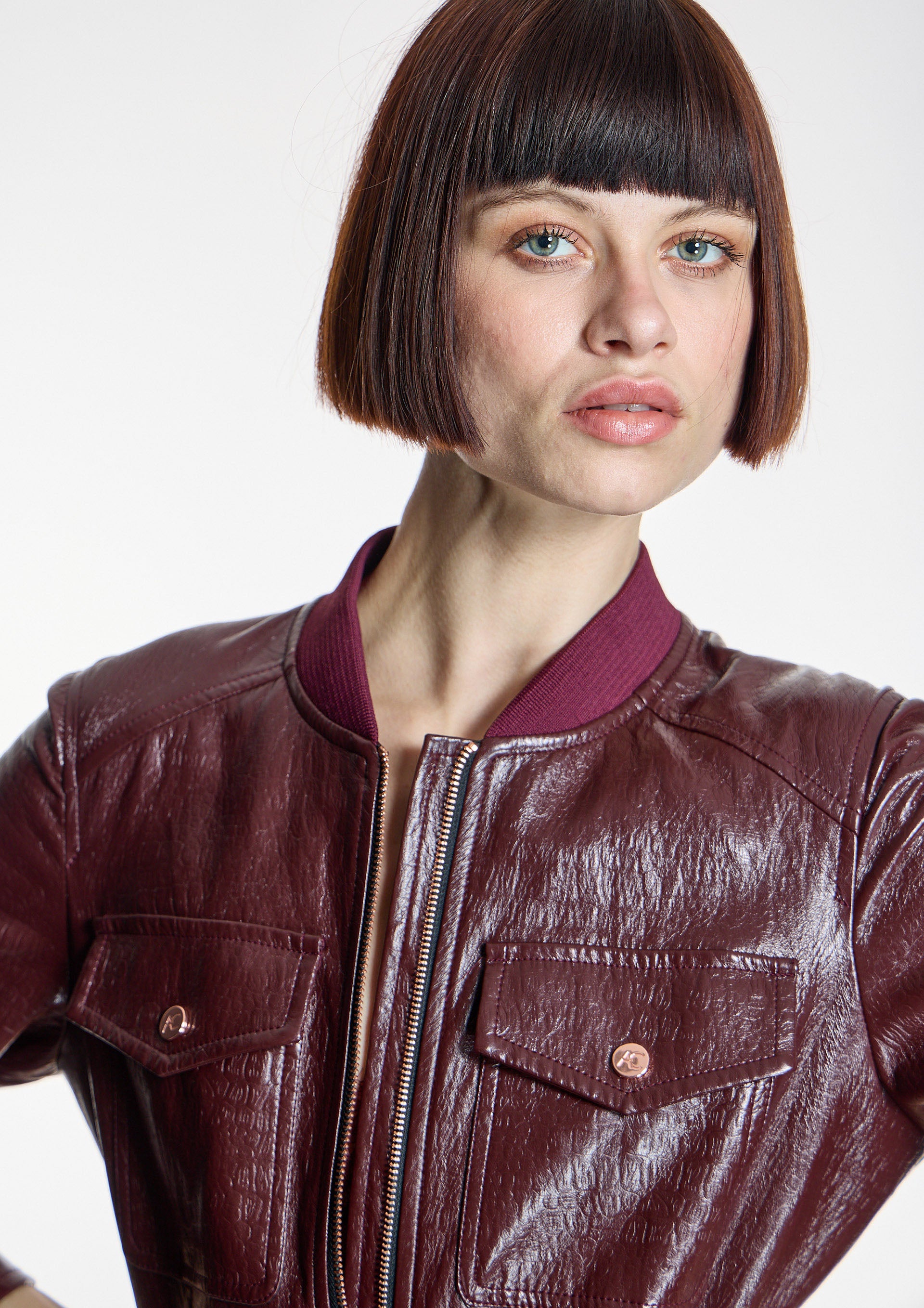 Vestido ALBA CONDE entallado burdeos