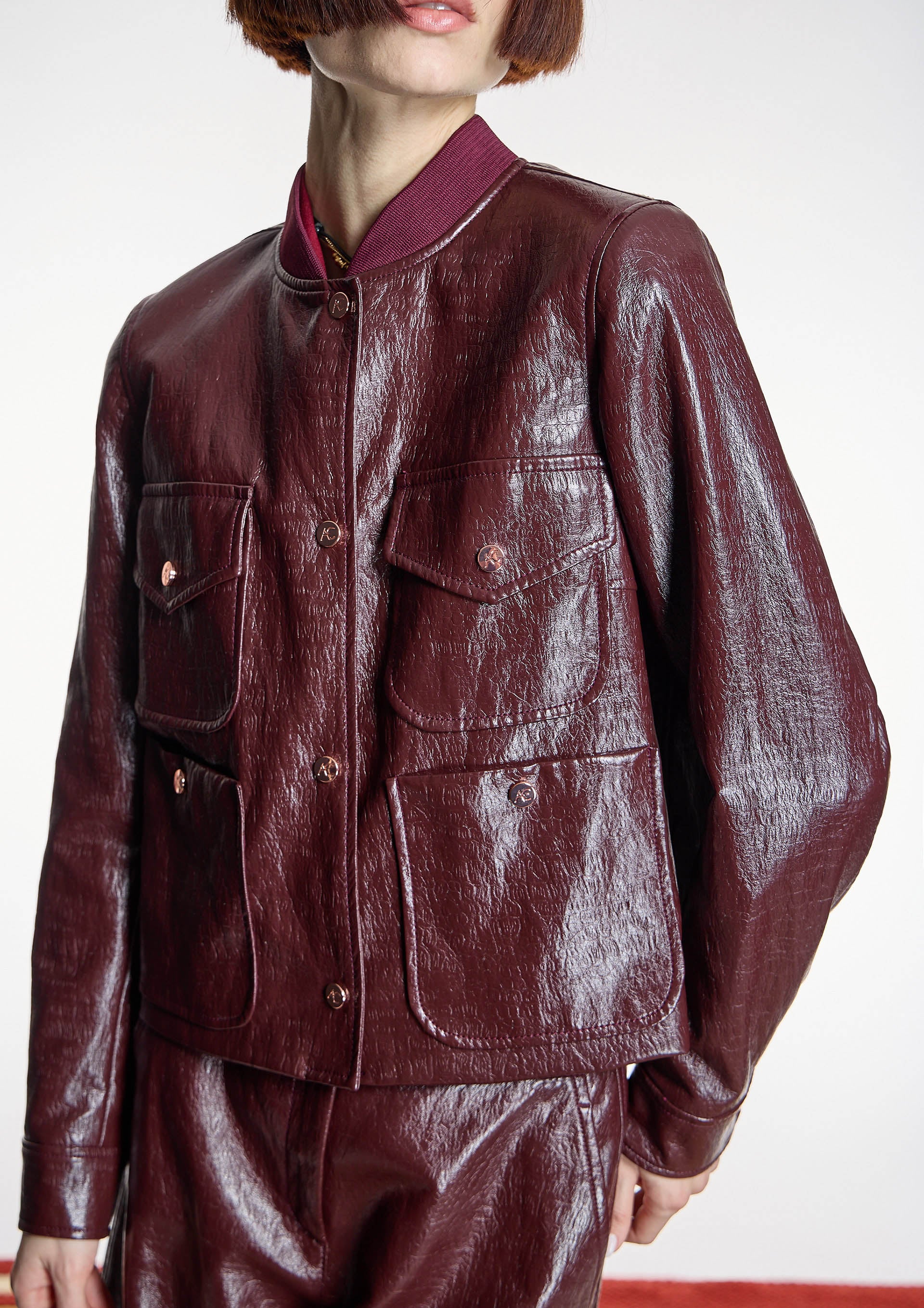 Cazadora ALBA CONDE burdeos efecto piel