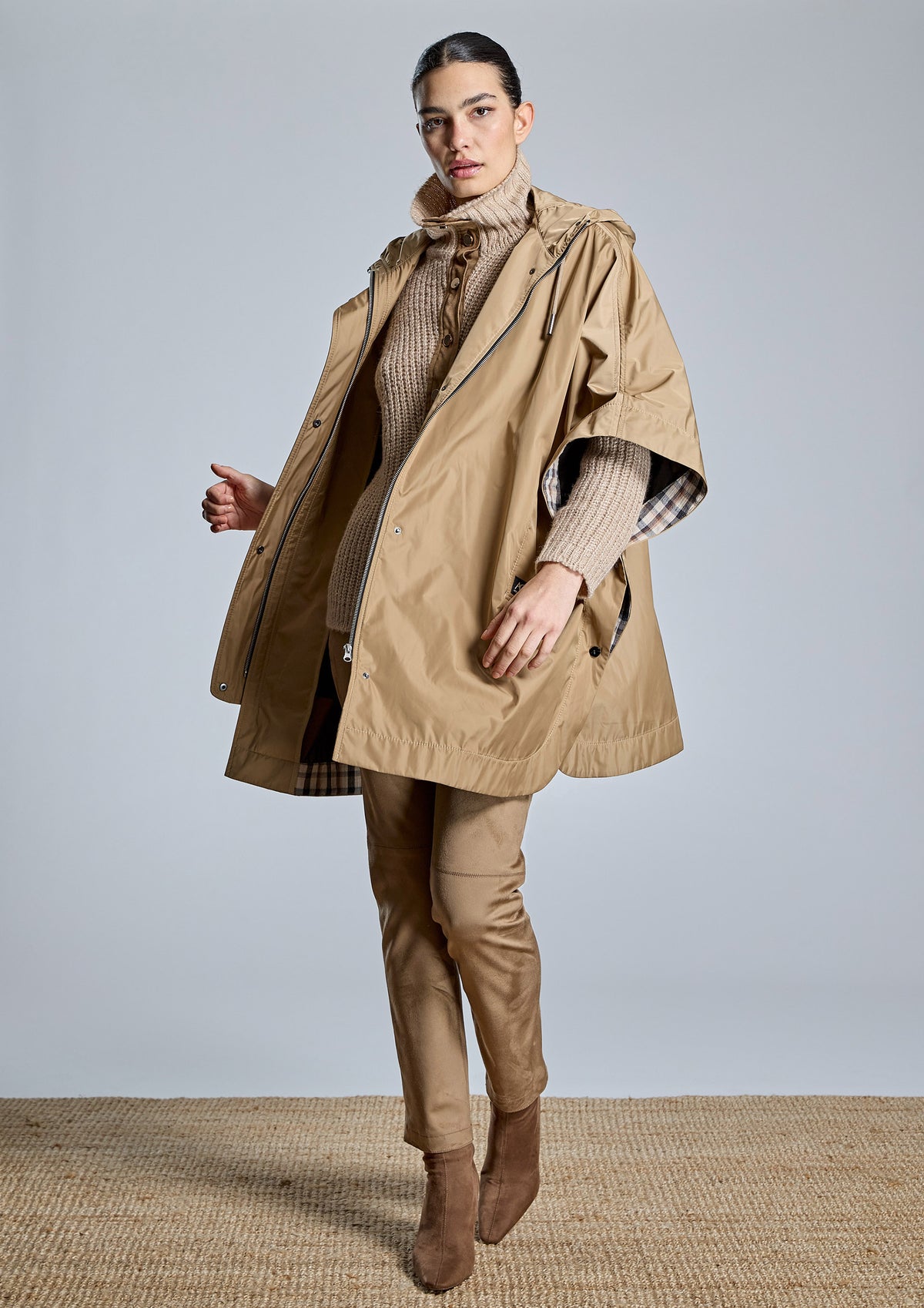 Capa ALBA CONDE camel con capucha