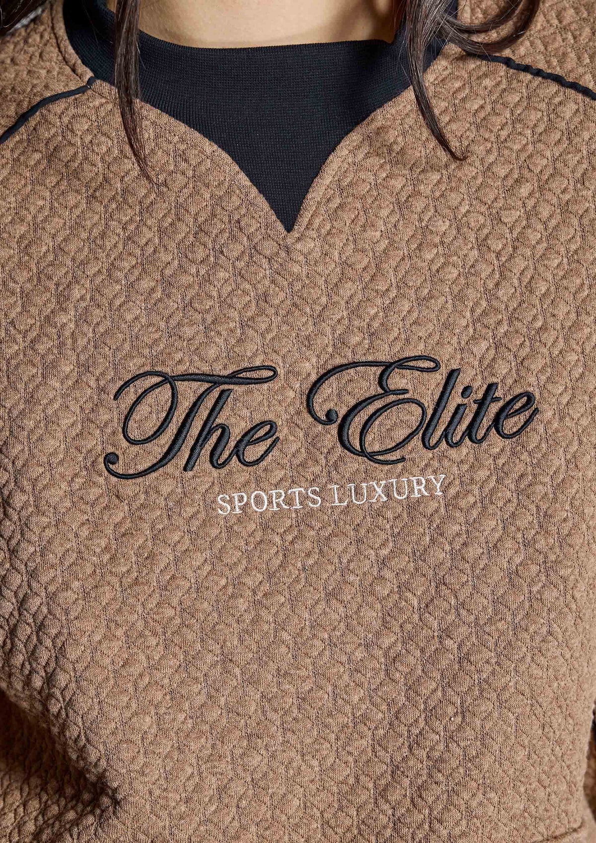 Sudadera ALBA CONDE texturizada camel con efecto camisa