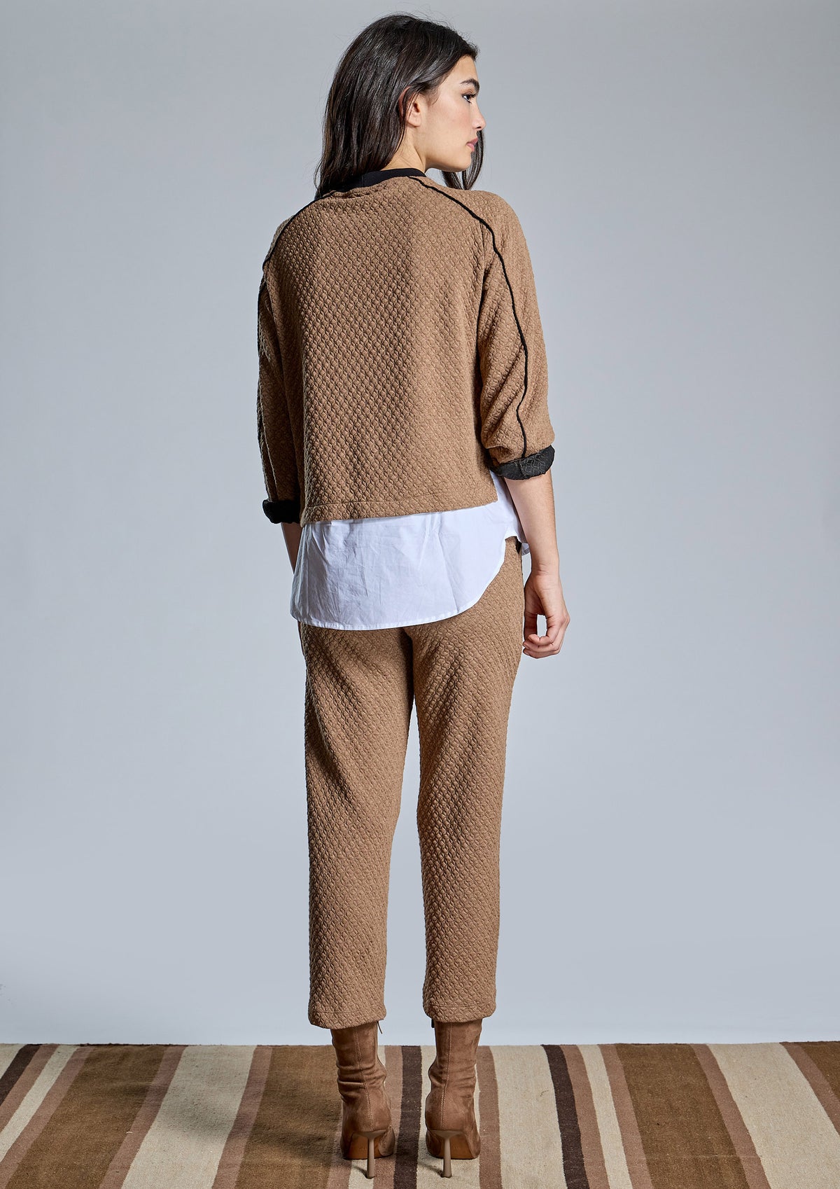 Pantalón ALBA CONDE camel texturizado