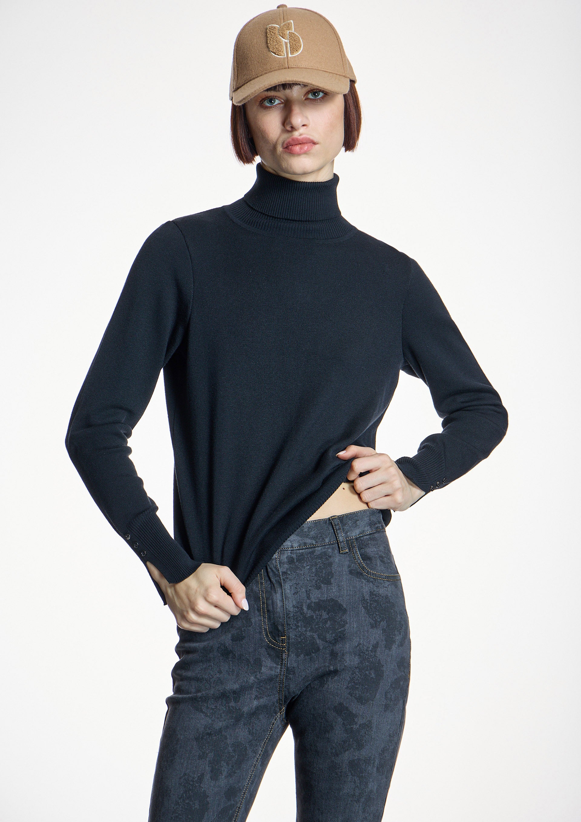 Jersey ALBA CONDE básico en negro