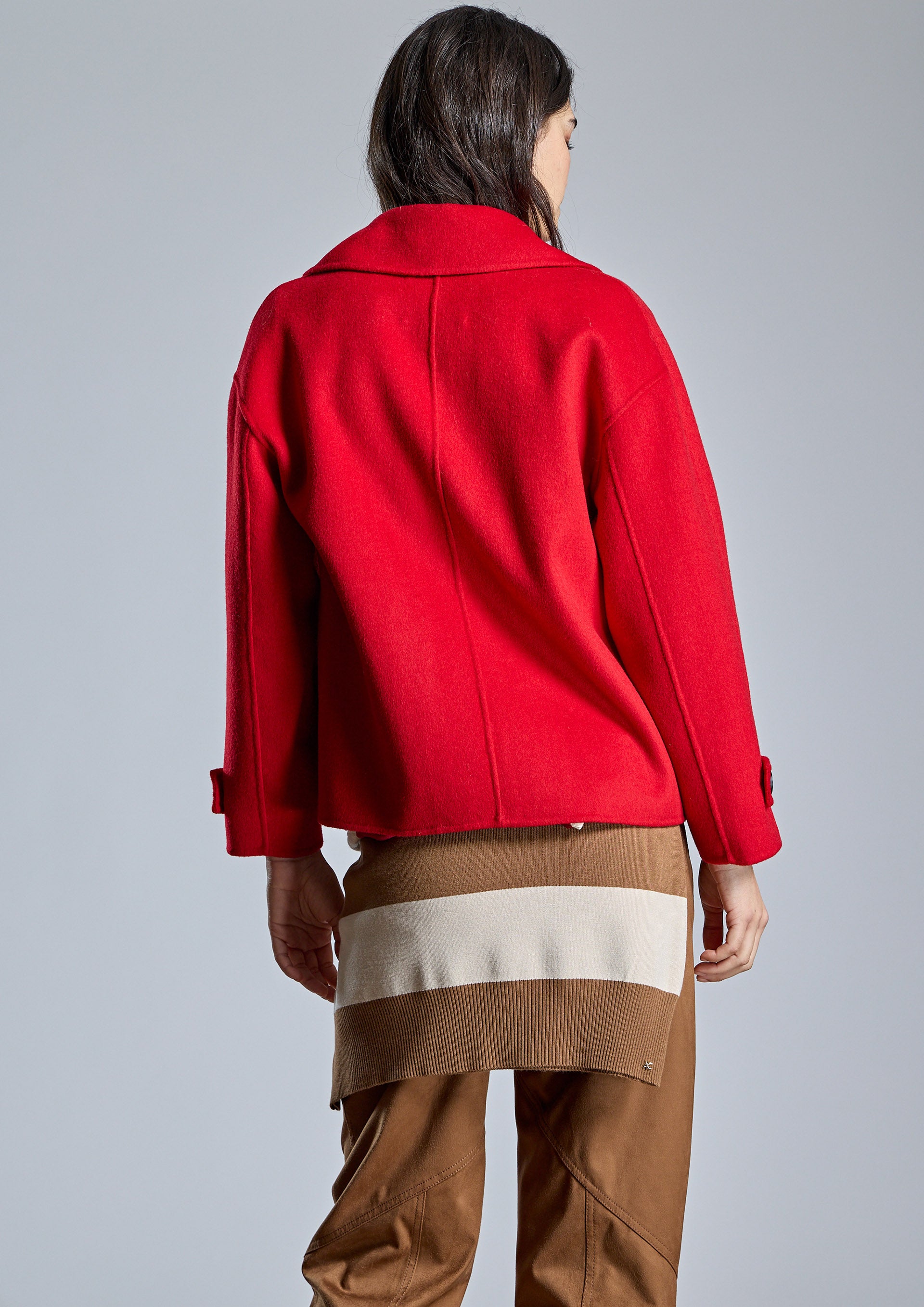 Chaqueta ALBA CONDE corta color rojo con solapa