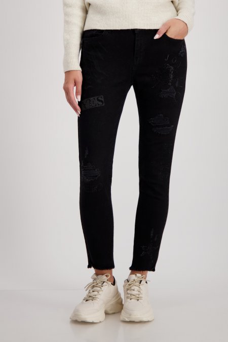 Pantalón jeans roto con bordados