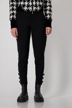 Pantalones MONARI cargo negros con hebillas