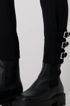 Pantalones MONARI cargo negros con hebillas