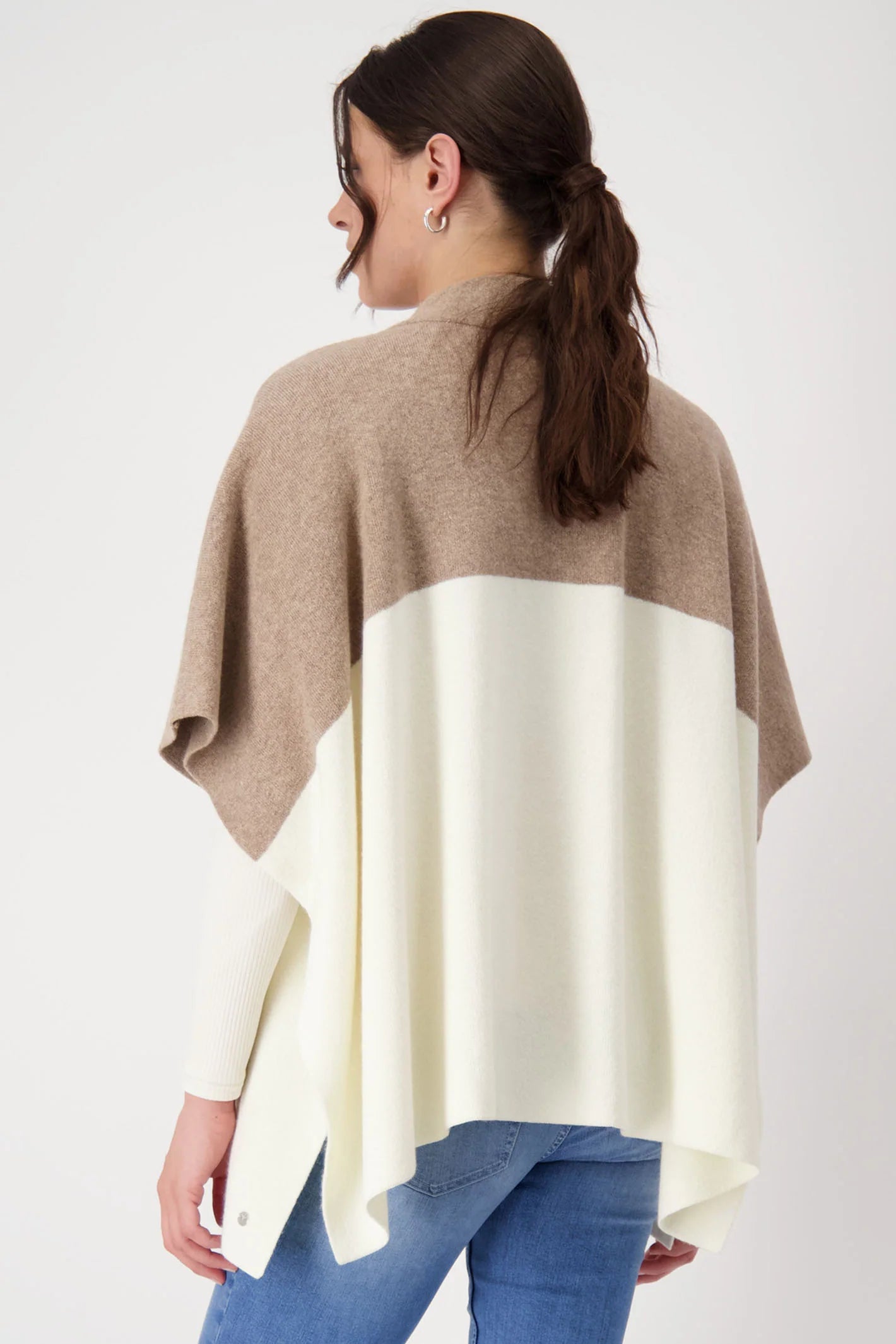 Capa MONARI de punto bicolor