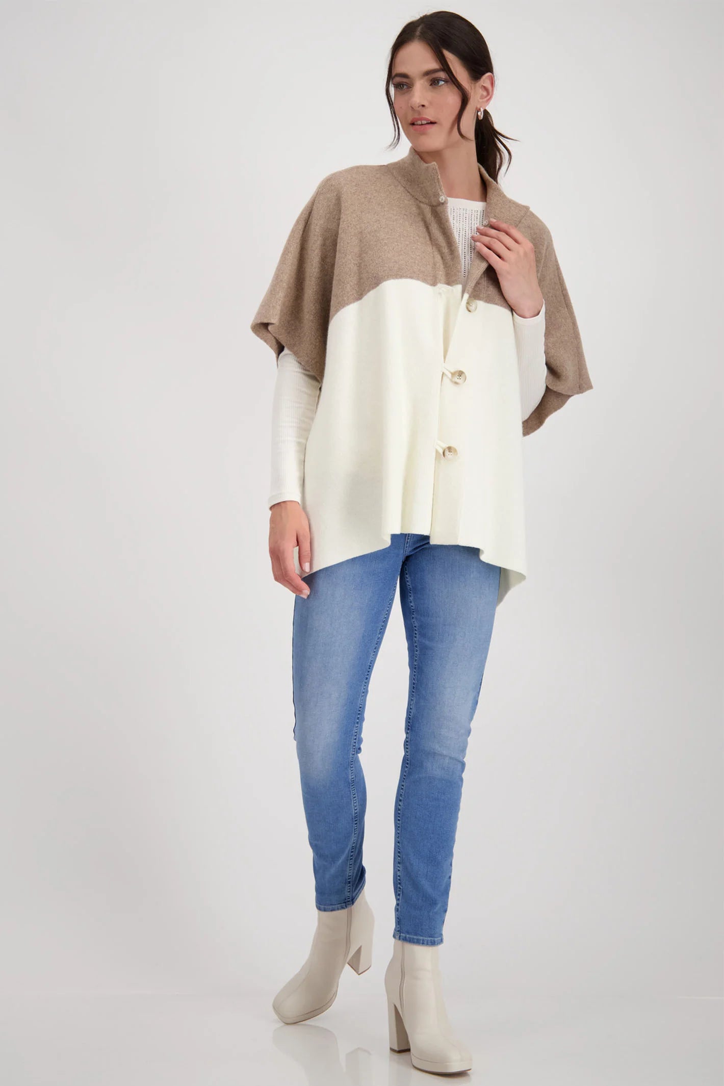 Capa MONARI de punto bicolor