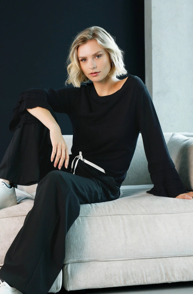 Jersey MONARI negro con volantes en las mangas