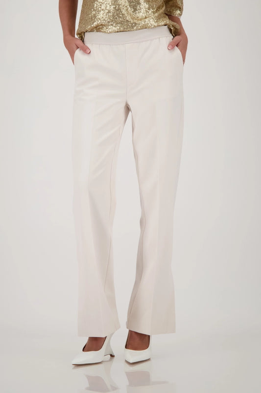 Pantalón MONARI recto con raya color crudo