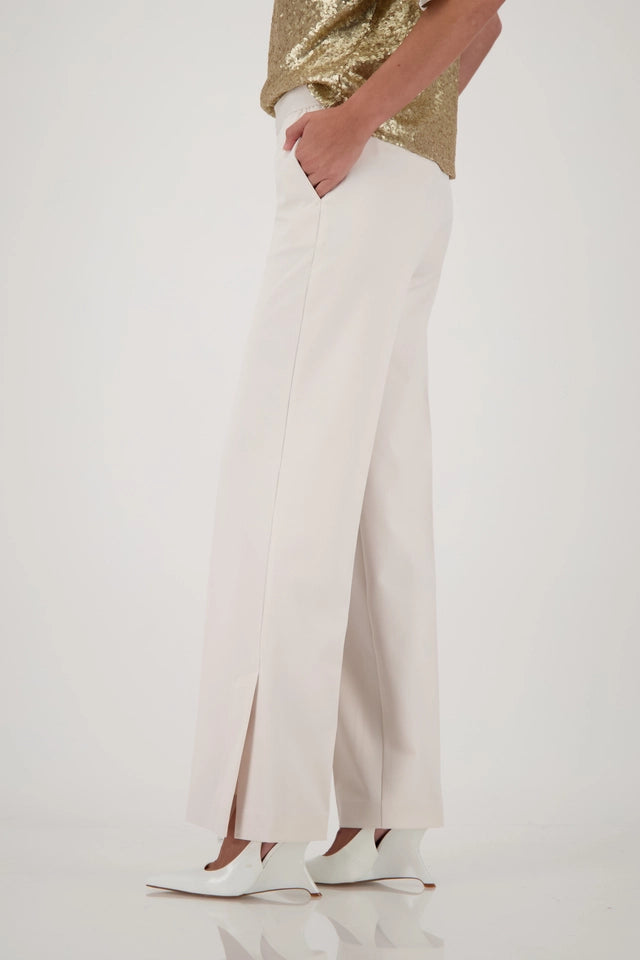 Pantalón MONARI recto con raya color crudo