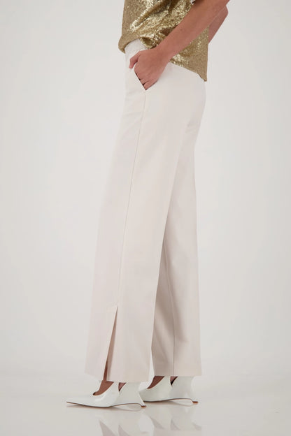 Pantalón MONARI recto con raya color crudo