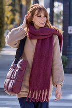 Bufanda MONARI color burdeos esponjosa