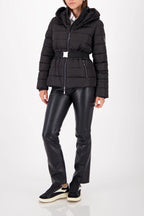 Chaqueta MONARI negra acolchada con cinturón