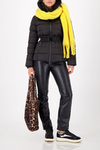 Chaqueta MONARI negra acolchada con cinturón