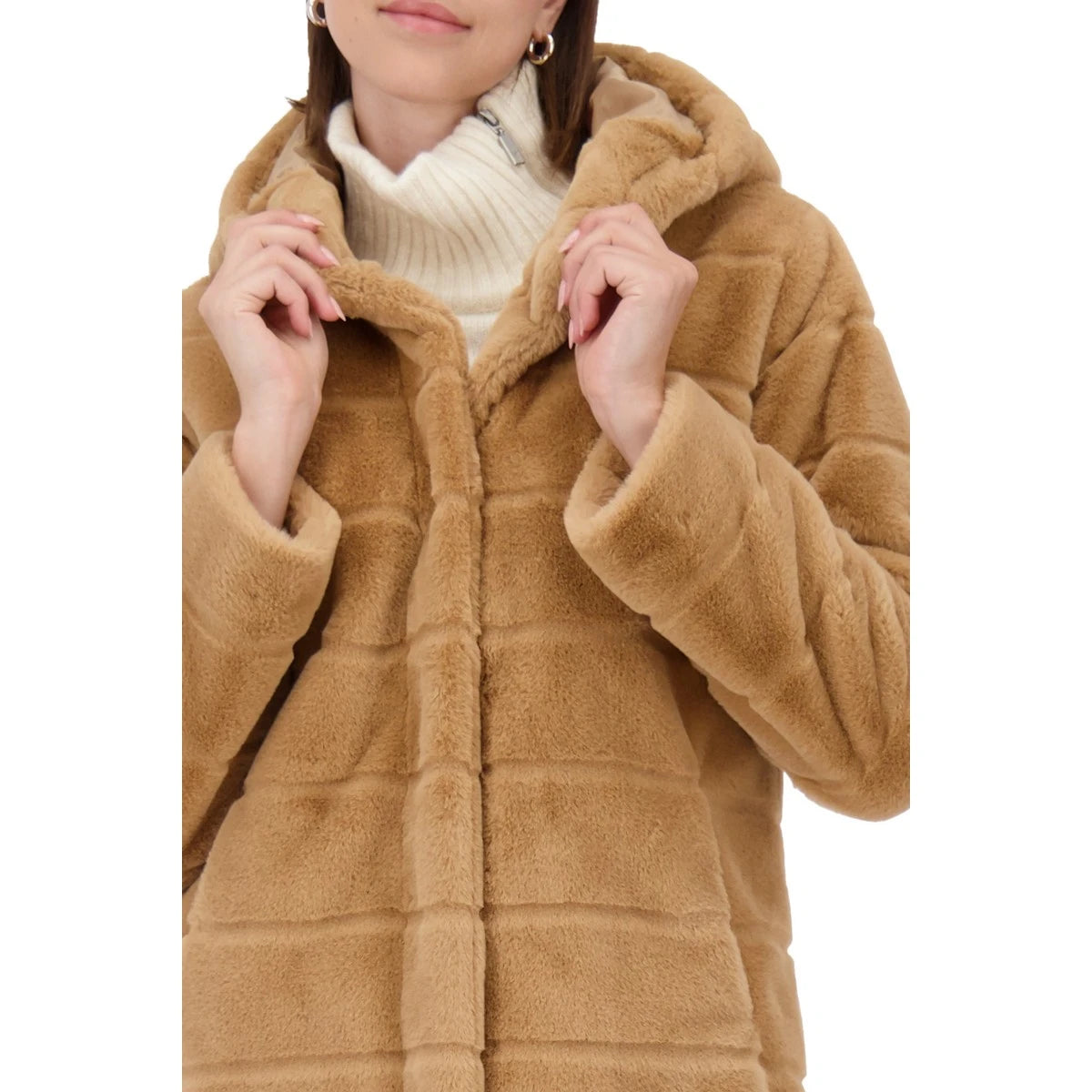 Abrigo MONARI simil piel con capucha