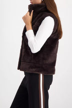 Chaleco MONARI simil piel suave marrón