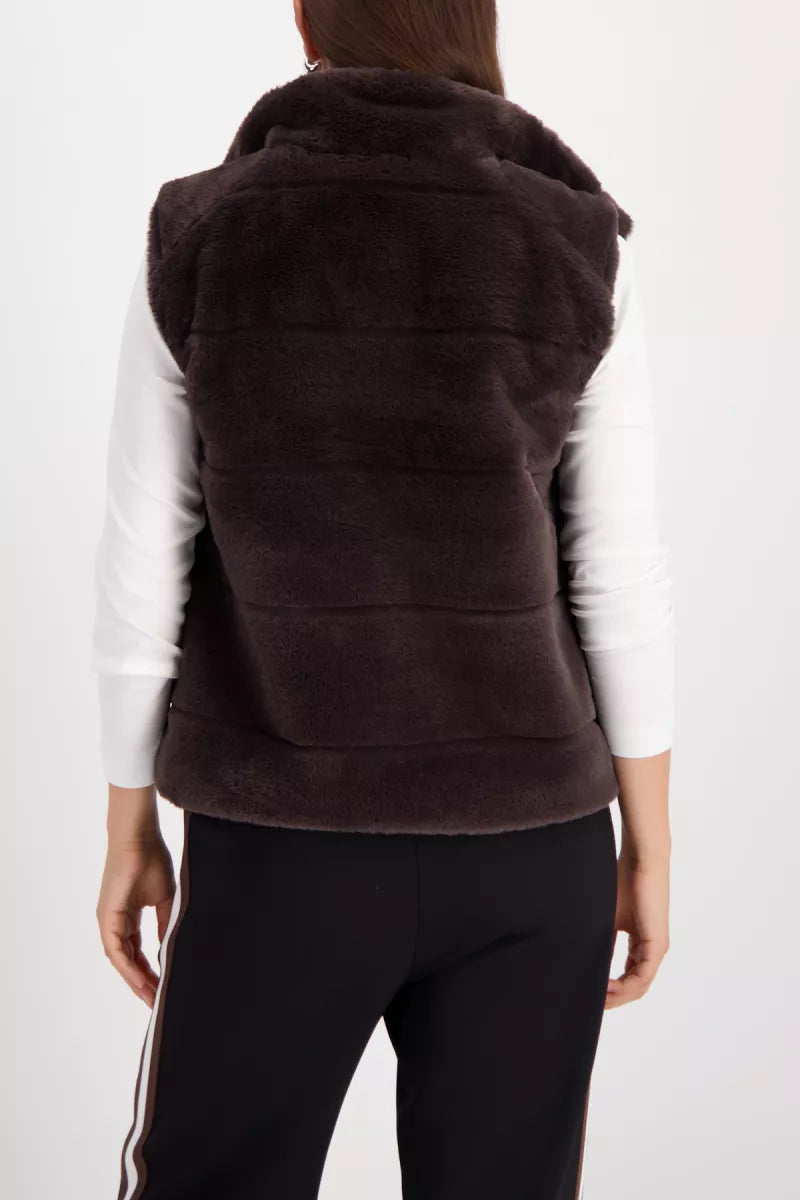 Chaleco MONARI simil piel suave marrón