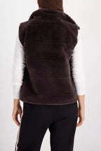 Chaleco MONARI simil piel suave marrón